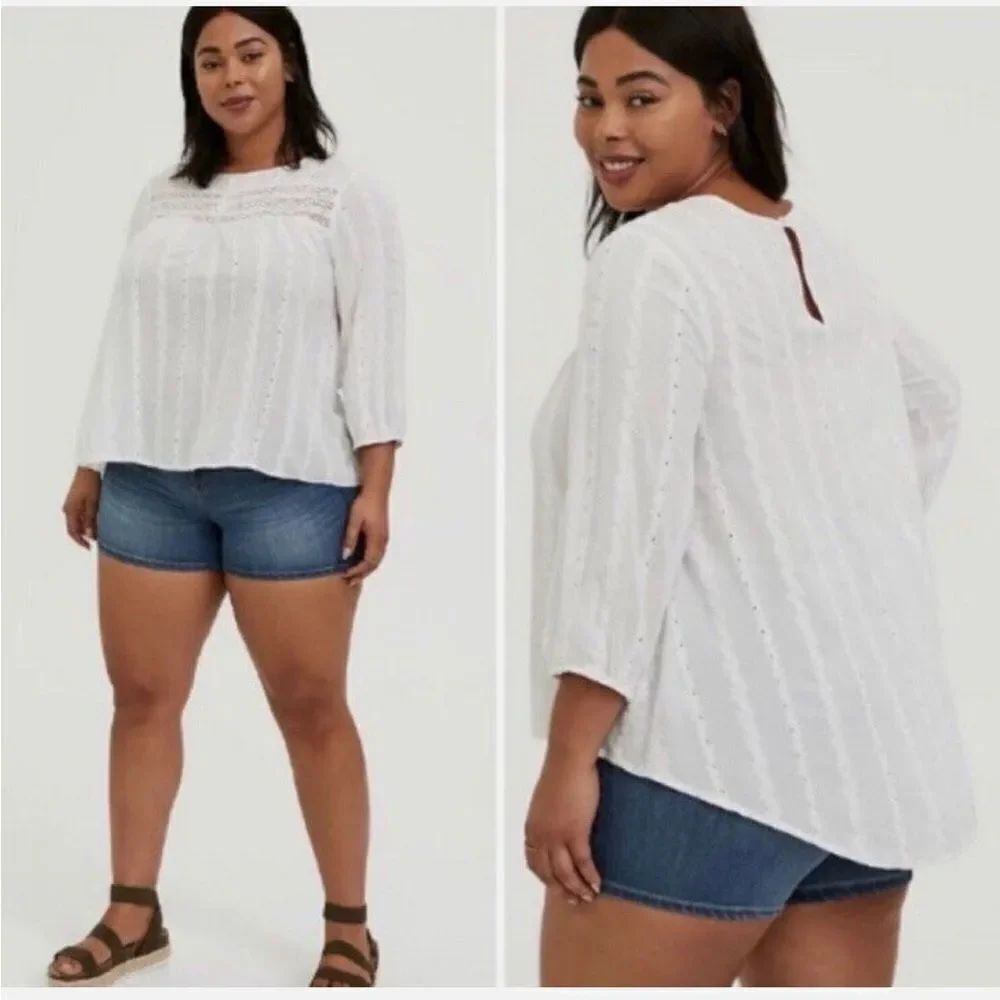 Torrid White Eyelet & Lace Embroidered Hi-Lo Blouse size 1X